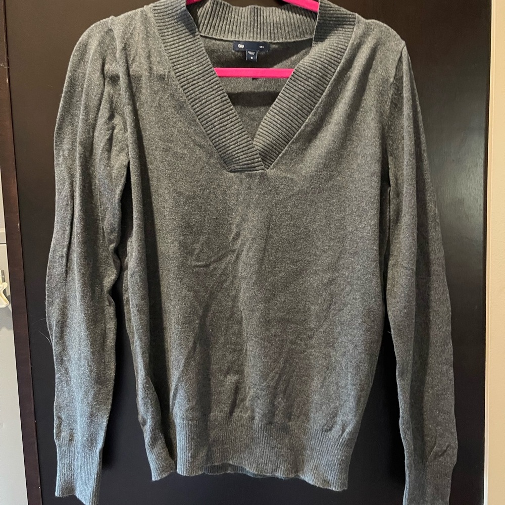 GAP Gray V-Neck Sweater Soft Knit Classic